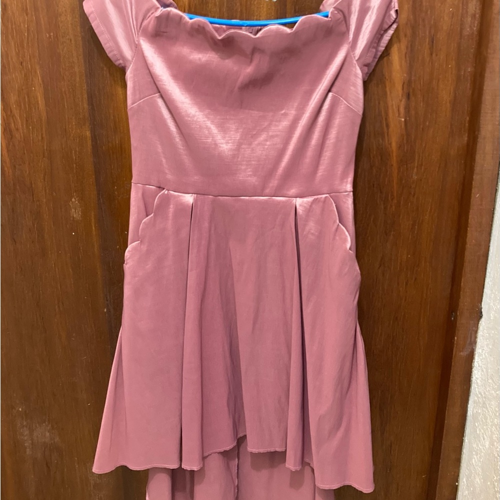 Elegant and classic dress. Only use once.